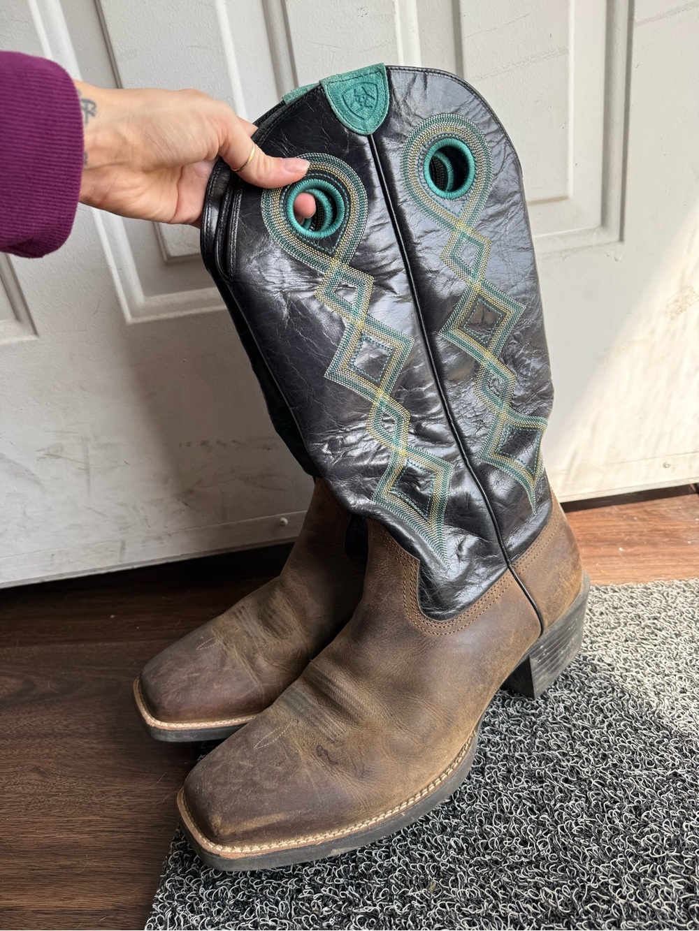 Black/brown Mens Ariat cowboy boots with teal accents
